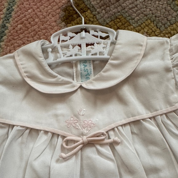 Vintage Pastels Baby bubble Peter Pan Collar - hand embroidered & 2 50s hangers - Picture 4 of 6